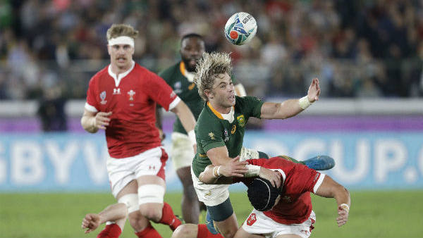 2 வீரர்கள் கைது 