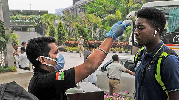 வீட்டிற்குள் முடங்கிய வீரர்கள் 