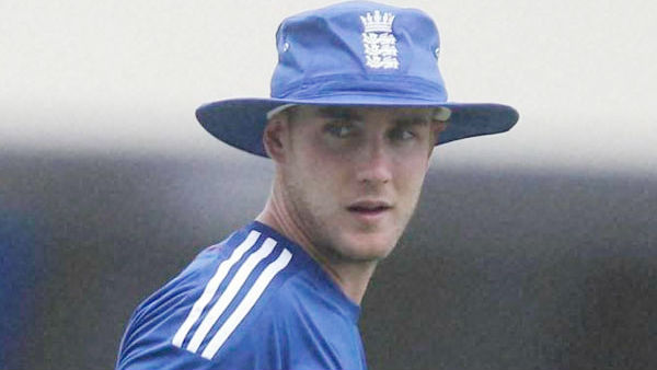 அடுத்த ஓவரில் ஆறு சிக்ஸ்