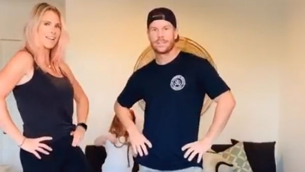 யார் சிறப்பு? 