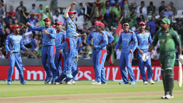 மற்றொரு வீரரை வீழ்த்த முயற்சி