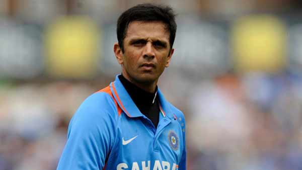 டிராவிட்டுக்குப் பாராட்டு 