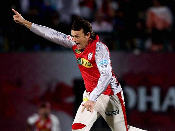 தோல்வியின் விளிம்பில் மும்பை