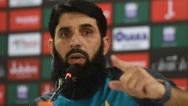 மிஸ்பா-உல்-ஹக் அறிவுறுத்தல் 