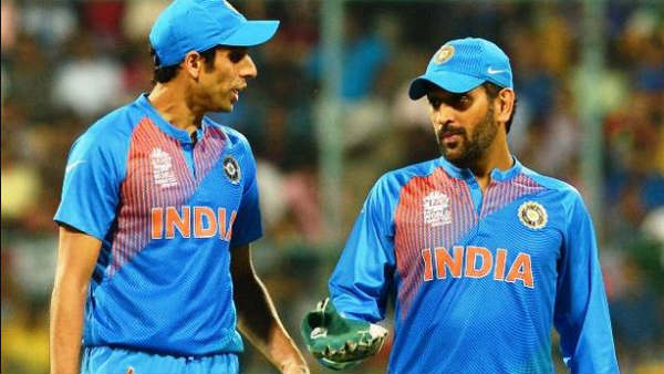 அனைவரும் எட்டும் தூரத்தில் தோனி 