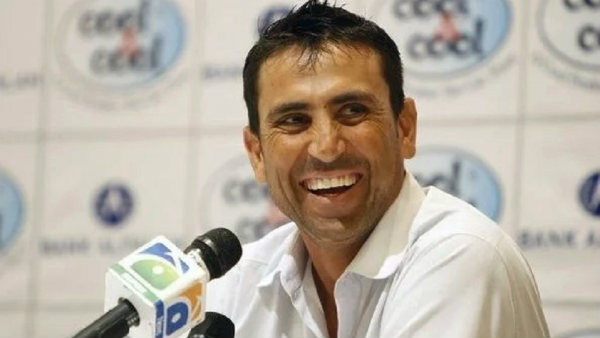 யூனிஸ் கான் விளக்கம் 