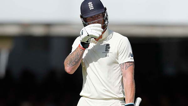 அணி வீரர்களையும் சிறப்பாக்குவார் 