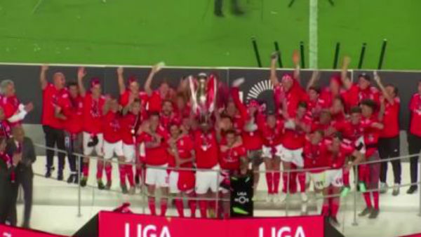 கால்பந்து நிறுத்தம்