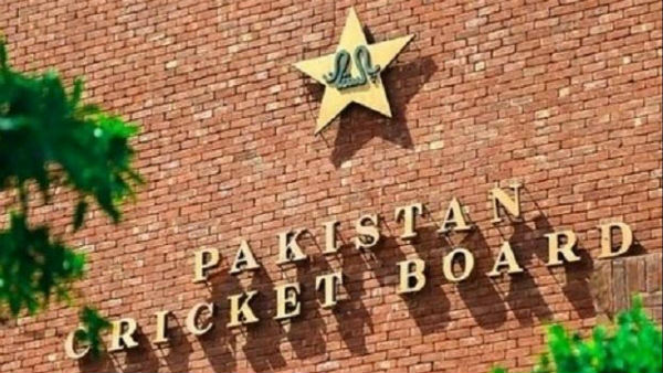 2 விதமா பேசுறாரே 