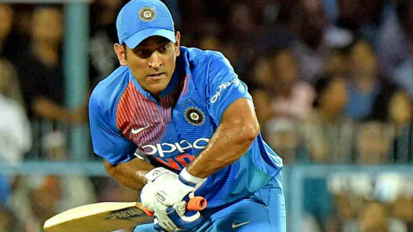 சிக்ஸ் அடிக்காமல்..