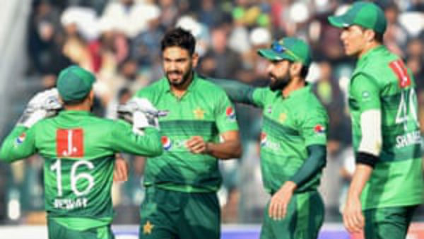 பாக். அணி வீரர்களுக்கு கொரோனா 