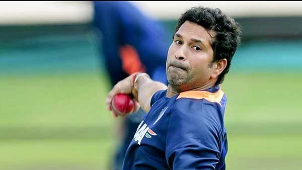 ஸ்விங் ஆகும் பந்து