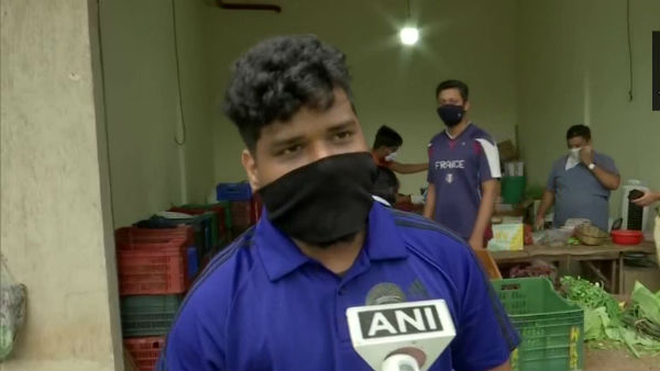 வீட்டில் 4 பேர்