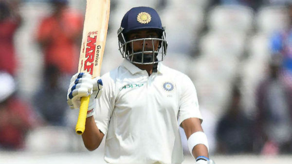 அறிமுக டெஸ்ட் சதம்