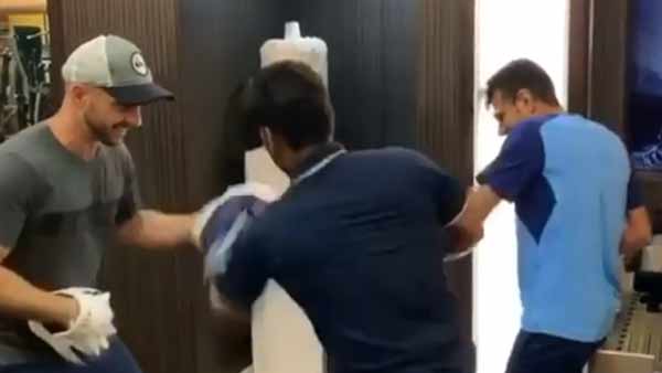 லெக் ஸ்பின்னர் சஹல் 