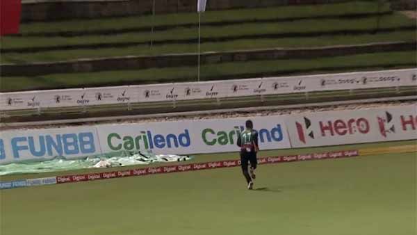 சரியாக பந்து வீச முடியாது