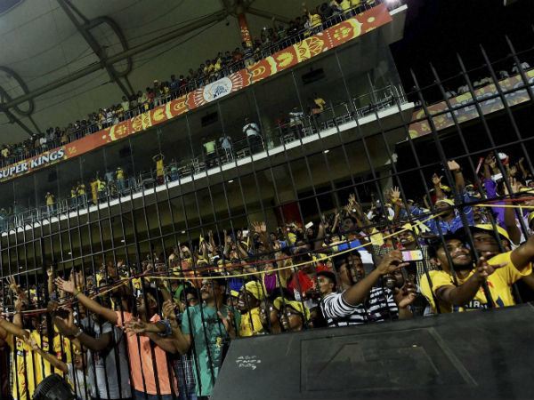 குடும்ப உறுப்பினர்களுக்கு அனுமதி