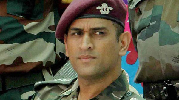 தோனியின் ஓய்வு அறிவிப்பு 