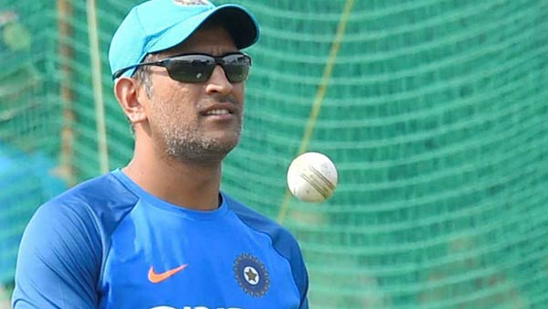 ட்ரெண்டாக்கும் ரசிகர்கள் 