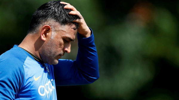 களமிறங்கிய தோனி 