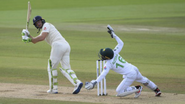 விக்கெட் வீழ்ச்சி