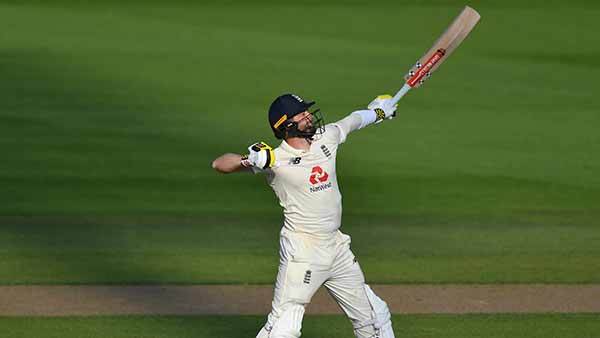 முதல் போட்டியில் இங்கிலாந்து வெற்றி 