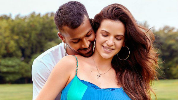 காதலியை கை பிடித்தார்