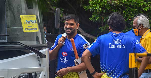 யூஏஇ பயணம் மேற்கொண்ட சிஎஸ்கே யூஏஇ பயணம் மேற்கொண்ட சிஎஸ்கே