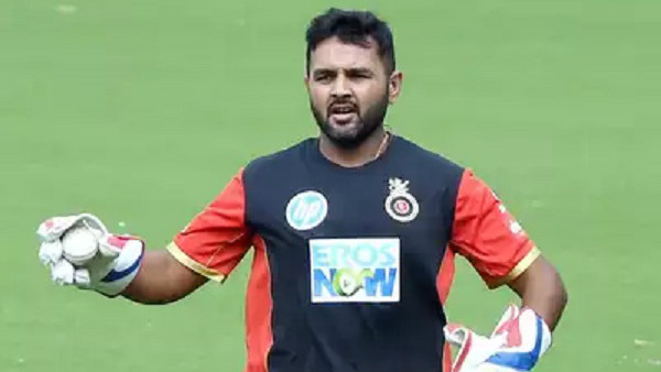 பார்த்திவ் - தினேஷ்