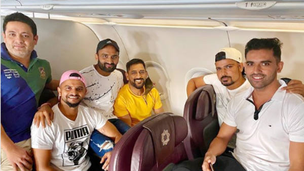 சிஎஸ்கே வீரர்களுடன்..