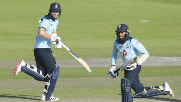 இங்கிலாந்து பேட்டிங்