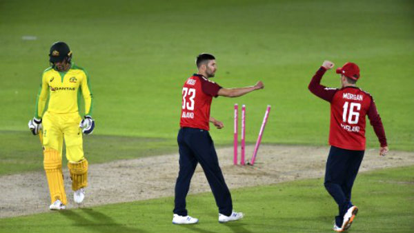 ரசிகர்கள் அதிர்ச்சி