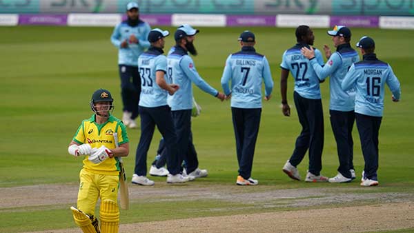 மேக்ஸ்வெல் அதிரடி