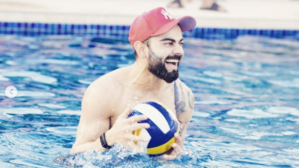 நீச்சல் குளத்தில் கொண்டாட்டம் நீச்சல் குளத்தில் கொண்டாட்டம்