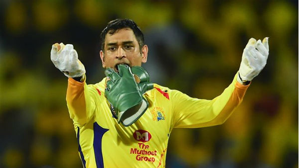 விக்கெட் கீப்பிங்கிலும் சாதனை