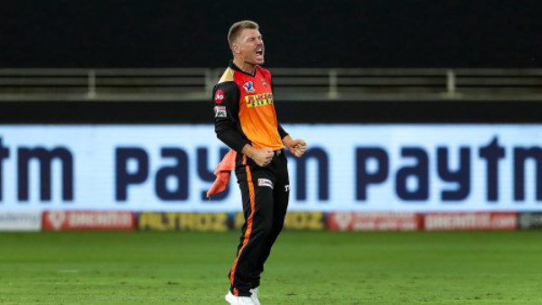 வார்னர் வீசிய பந்து