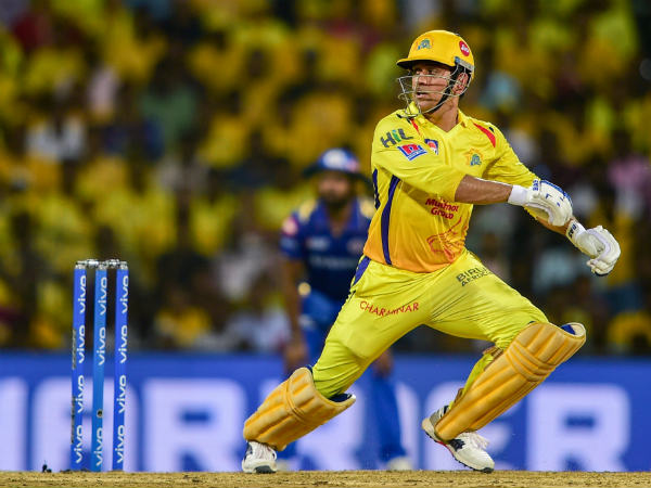 தோனி செல்கிறார் 