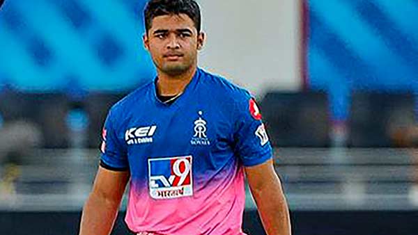 விக்கெட் எடுத்தனர் 