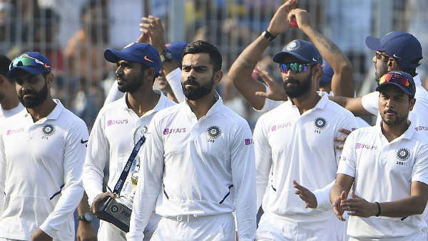 32 வீரர்கள் அடங்கிய அணி 