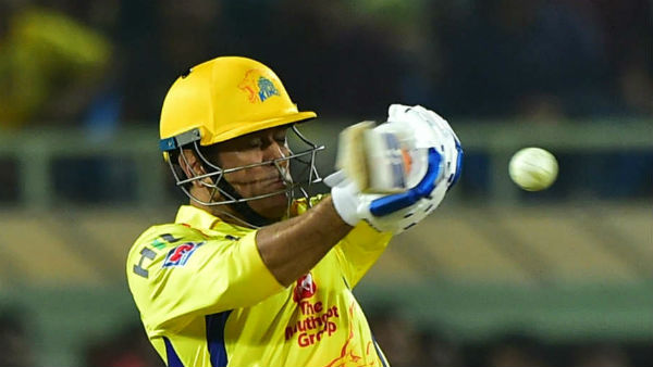 அடம் பிடிக்கும் தோனி