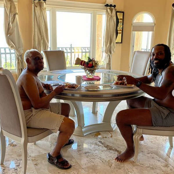 22 சதங்கள்... 1001 சிக்ஸ்கள் 