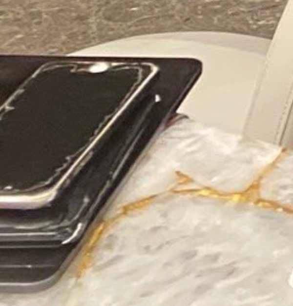 தோனி போன் 