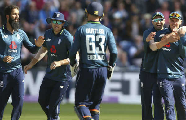 ரசிகர்களை அனுமதிக்க திட்டம் 