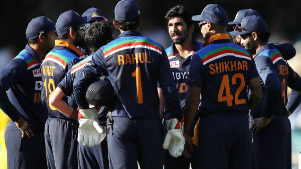 கொண்டாட்டத்தில் வீரர்கள் 