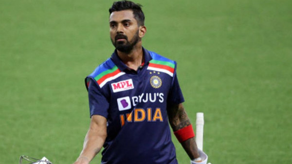 1500 ரன்கள் சாதனை 