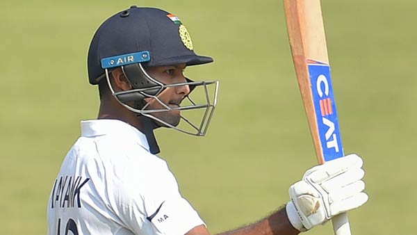 ஆடி வருகிறது 