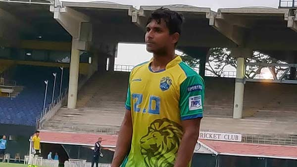 டீமில் எடுத்துள்ளார் 