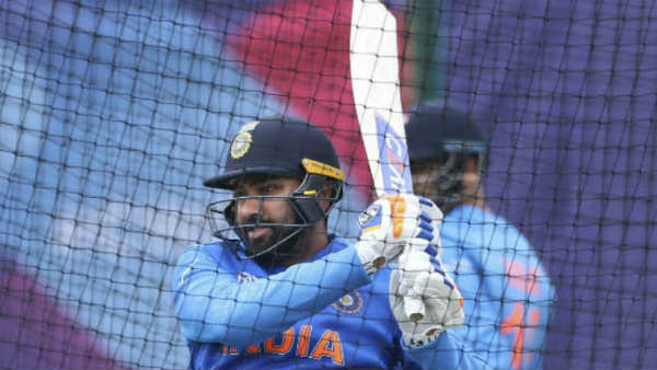 அணியில் இணைந்த ரோகித் 