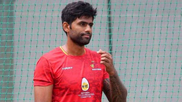 மும்பை இந்தியன்ஸ் வீரர் 