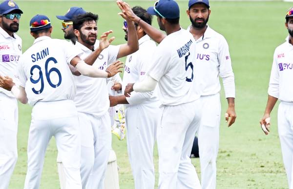 5 விக்கெட்டுகள் 